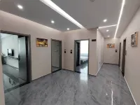 Orange Hotel - parking