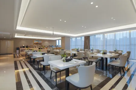 Vienna Hotel (Fuzhou Fortune Plaza Municipal Center) Отели рядом со станцией Fuzhou Railway Station