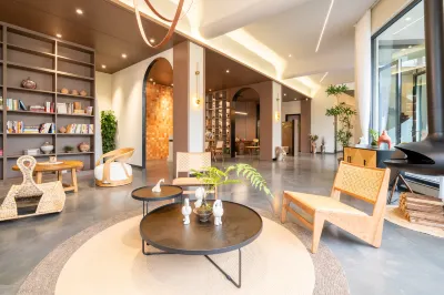 Jianshui Maiqiu Homestay (Zitao Street Branch) Отели в г. Purple pottery Street