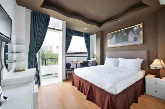 The Noble Swan Wood Park Hotel Hotels near Pham Ngu Lao