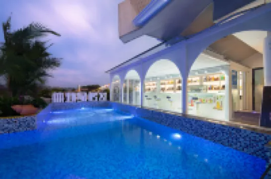 Global Village Elegant Lijiang Hotel (Guilin Two Rivers and Four Lakes Xiangbishan Branch)