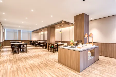 HanTing Hotel (Harbin Zhongyang Dajie Railway Station North Square)