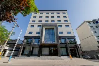 Ease Hotel (Tongchuan Wenying West Road Yaozhou Central Plaza) Hotels near Stadium