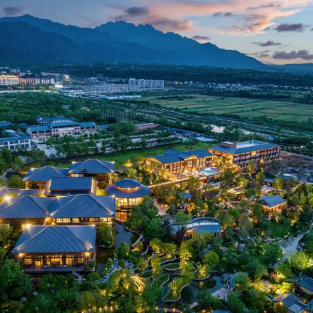 Swisstouches Spa Resort, Taibai Mountain Отели рядом с достопримечательностью «Eye of Mount Taibai»