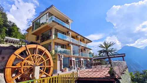 Fugong Old Mdeng Yunjing Yuanshe Homestay Hotels in Fugong