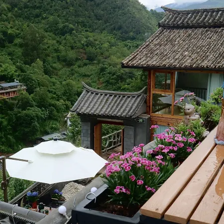 Nuodeng Banshan Courtyard Chinese Inn