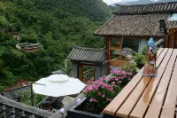 Nuodeng Banshan Courtyard Chinese Inn
