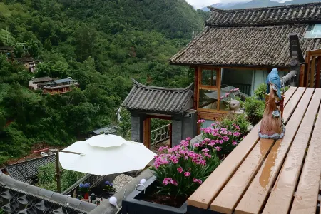 Nuodeng Banshan Courtyard Chinese Inn Отели в г. Юньлун