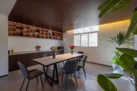 Shangri-la Danaman |Moonlight City View· Designer Oxygen Rich View (Dukezong Ancient City Store)