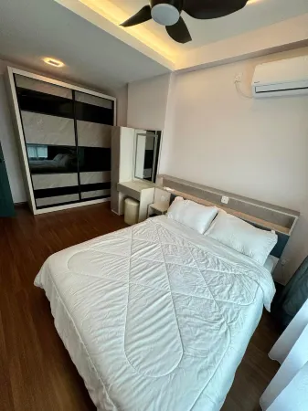 Sri Indah Luxury HomeStay Отели рядом с достопримечательностью «Agnes Newton Keith Home»