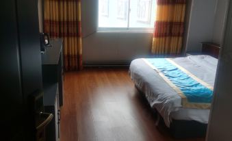 Dingqing Hongxin Business Hotel