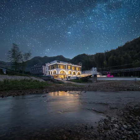 Under the Moon Inn (Jingxian Yueliangwan Scenic Area Store)