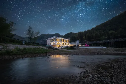 Under the Moon Inn (Jingxian Yueliangwan Scenic Area Store)