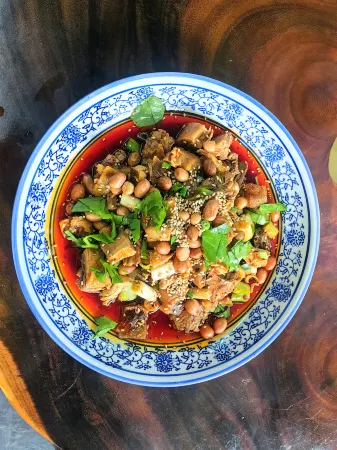 Wenchuan Guiyuanju Hotel (Gengda Wolong China Giant Panda Park Shenshuping Base) Отели рядом с достопримечательностью «Wolong China Giant Panda Garden Shenshuping Base of CCRCGP»