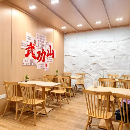 Wugongshan Yipinju Inn (Mountaineering Entrance Zhongyu Cableway Shop)