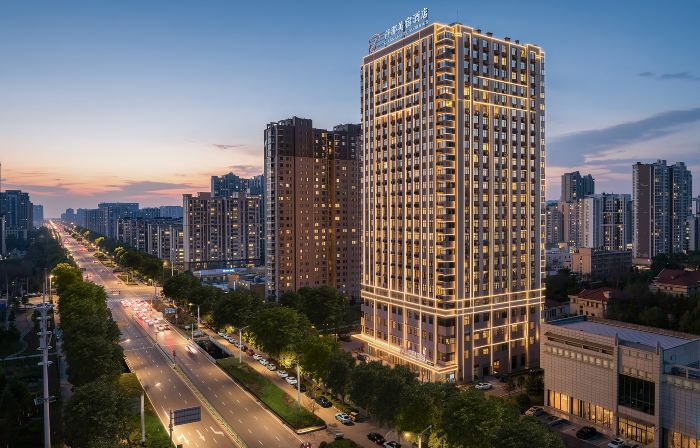 Qianna Hotel Glorious (Anyang East High-speed Railway Station Wanda Plaza Branch)