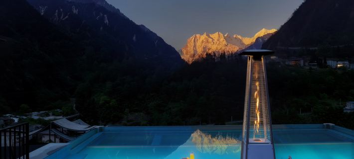 Hailuogou Luanxi Hidden Mountain Snow Mountain Scenic Hot Spring Resort Hote Hotéis em Condado de Luding