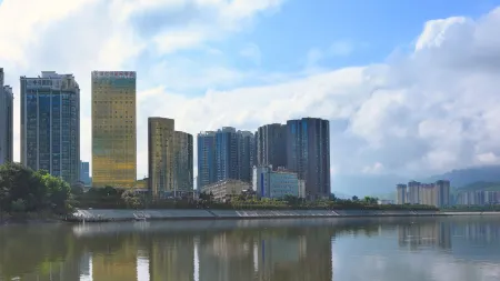 Vienna International Hotel (Zhangjiajie High Speed Railway Station) Отели рядом с достопримечательностью «Zhangjiajie Administration Institute»