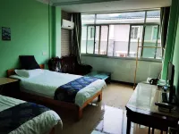 Xikou International Youth Hostel (Mingshan Hotel) Hotels near Daci Temple