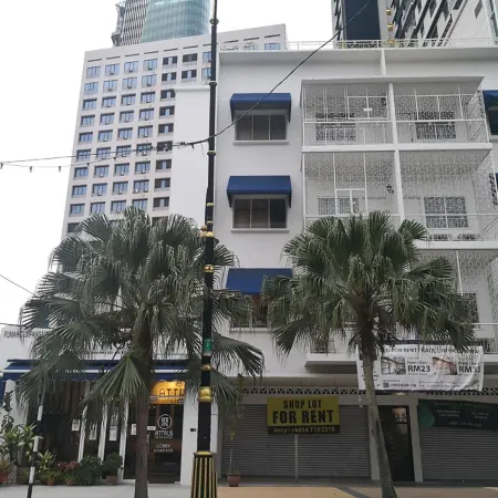 Attrus by LSE - Hostel Отели рядом с достопримечательностью «Торговый центр JB City Square»