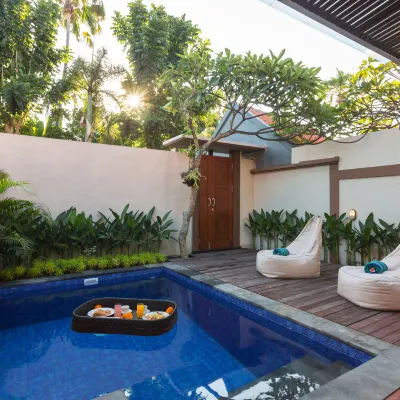 Paisa Villa Seminyak Hotels near Oberoi Street