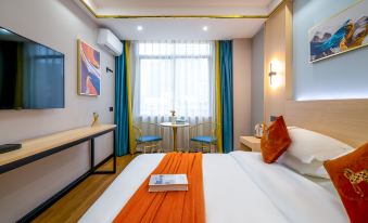 Empire Hotel (Haikou Guoxing RT-Mart Store)