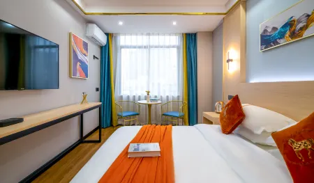 Empire Hotel (Haikou Guoxing RT-Mart Store)