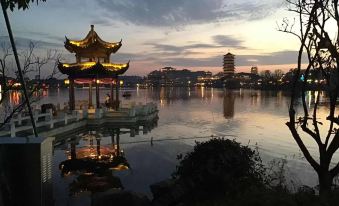 Xinhualian Tongguanyao Ancient Town Meet Time Inn