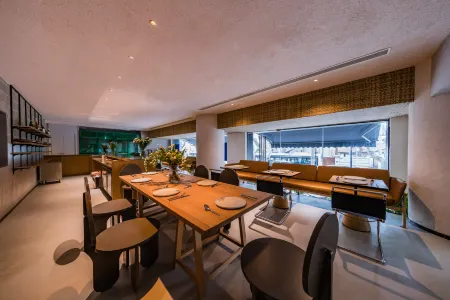 Atour X Hotel Jing'an Temple Huanghai Middle Road Shanghai Отели рядом с достопримечательностью «East China Normal University Motto Tablet»