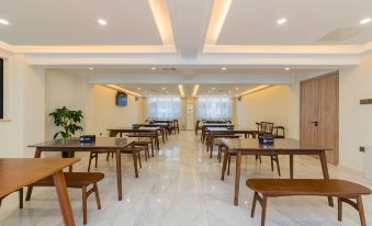 Huafeng Hotel (Qinhuangdao Dongshan Bathing Beach)