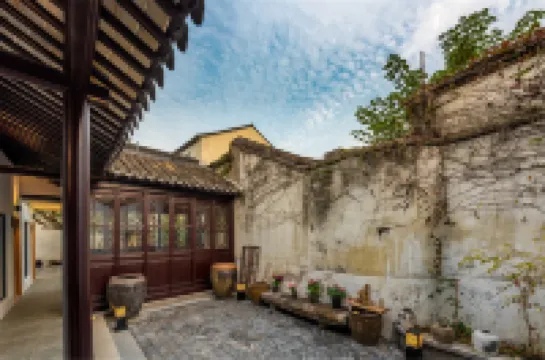 Suzhou larny Holiday Homestay (Guanqian Street Yuxiang Branch)