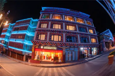 Dege Red Paradise Theme Culture Hotel Hotels near Qiangtang Grassland
