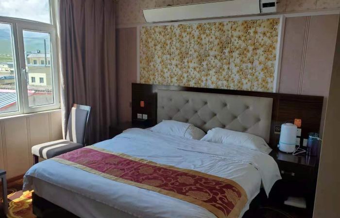 Grassland Yiyi Hotel