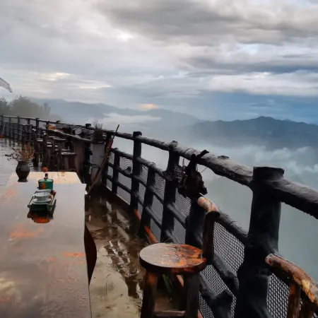 Longnan Huaqiqi Cliff Homestay