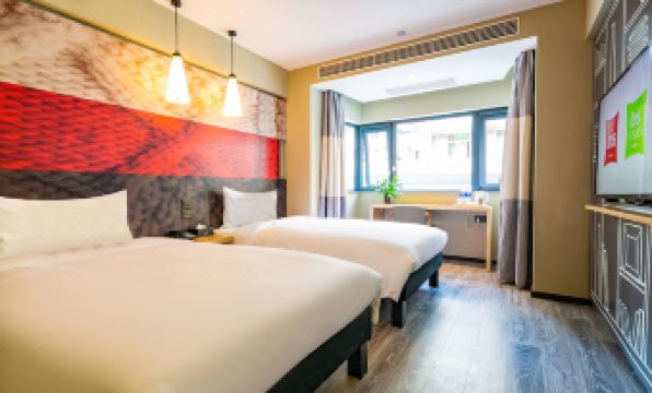 Ibis Hotel (Xi'an Bell Tower Metro Station)