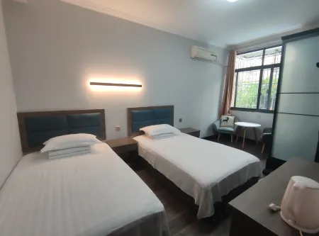 Laochen Hostel Отели в г. Бадун