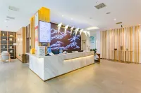 Xinyang Nanwan Lake Camellia Hotel