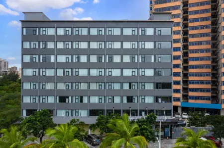 VX Hotel (Meilan Airport East Railway Station)