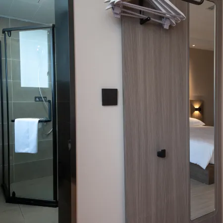 Elan Hotel (Leshan Jiaxing Road Gourmet Street)