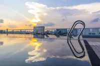 Hotel Traveltine Downtown Singapore, Trademark Collection by Wyndham - Beach