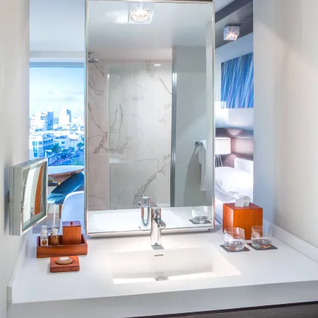 Hyatt Centric South Beach Miami Отели рядом с достопримечательностью «Новый Мир Симфонии»