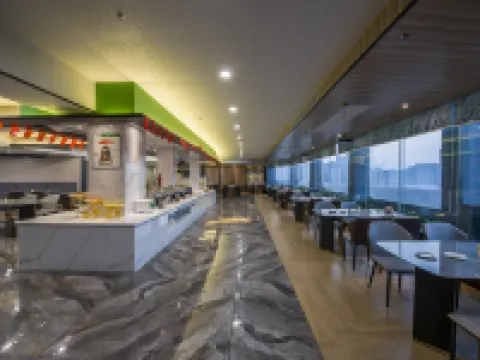 Victoria International Hotel (Maoming High Speed Railway Station North Square) Hotels in Maoming
