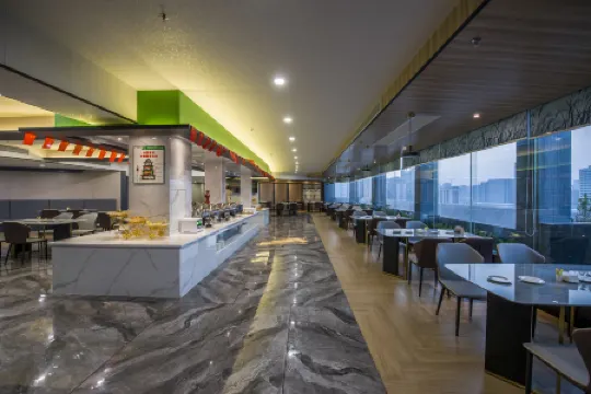 Victoria International Hotel (Maoming High Speed Railway Station North Square)