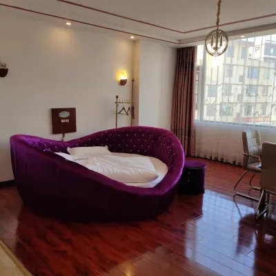 Shizong Xinhongfu Hotel - parkir