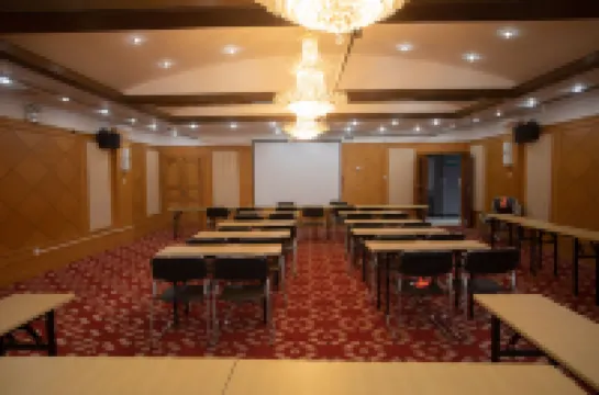 Lvchun Dongyang Grand Hotel