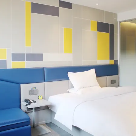 7 Days Premium Hotel (Xi'an Sanqiao Vientiane City Subway Station) Отели рядом с достопримечательностью «Горячая Источники Большого Цзян»