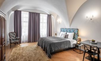 Chateau 9 Apartments by Adrez