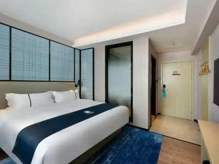 Yishang Hotel (Haiya Binfencheng Lingzhi Subway Station)