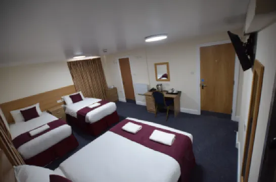 プレミアラックス サービスド アパートメンツ Clementswood Baptist Church周辺のホテル