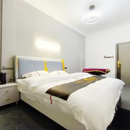 Fine Arts Apartment (Taijiang Station Shop)